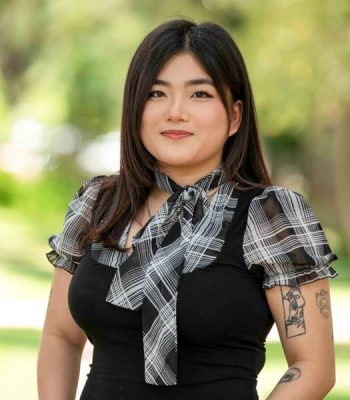Anh Kieu employee at pixel studio productions outdoor headshot